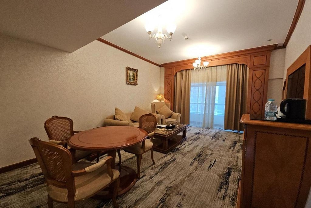 Deluxe King Suite